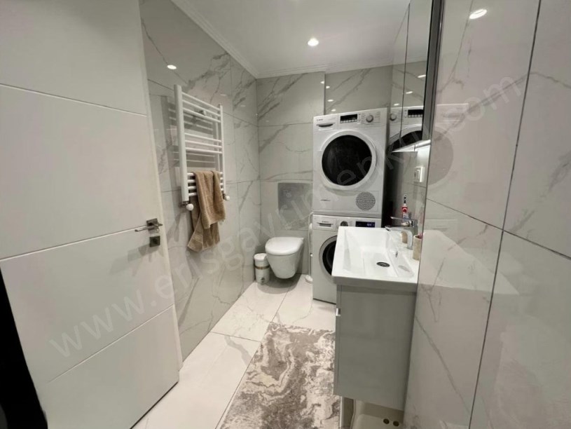 İSTANBUL KADIKÖY ERENKÖY ÖZENÇ SOKAKDA YENİ BİNADA 3+1 EBEVEYNLİ DEPOLU