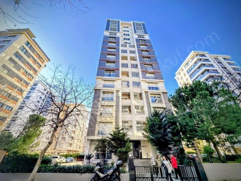 İSTANBUL KADIKÖY SUADİYEDE NET 110 M2 TAM GÖSTERİME UYGUN EBEVEYNLİ SİTE TİP 3+1