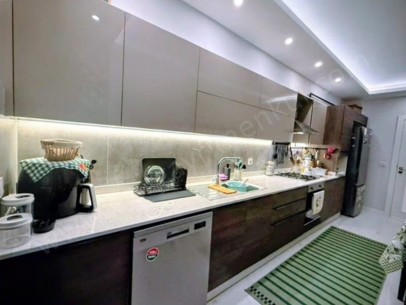 İSTANBUL KADIKÖY SUADİYEDE NET 110 M2 TAM GÖSTERİME UYGUN EBEVEYNLİ SİTE TİP 3+1