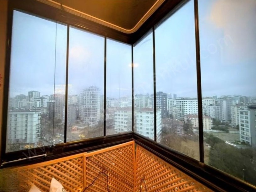 İSTANBUL KADIKÖY SUADİYEDE NET 110 M2 TAM GÖSTERİME UYGUN EBEVEYNLİ SİTE TİP 3+1