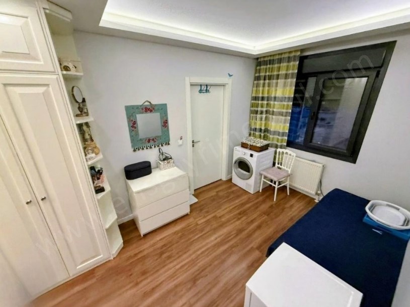 İSTANBUL KADIKÖY SUADİYEDE NET 110 M2 TAM GÖSTERİME UYGUN EBEVEYNLİ SİTE TİP 3+1