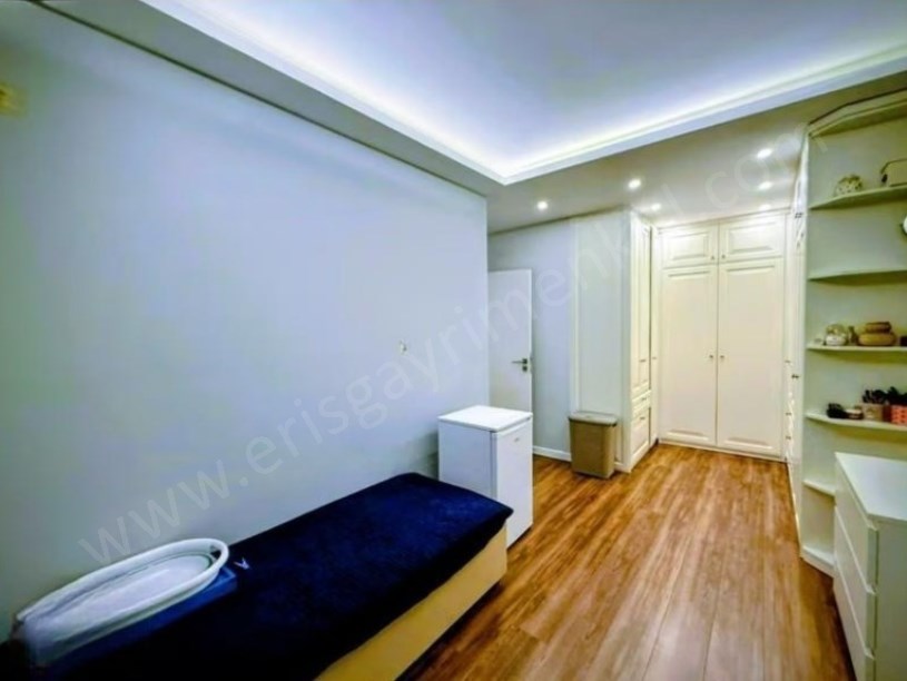 İSTANBUL KADIKÖY SUADİYEDE NET 110 M2 TAM GÖSTERİME UYGUN EBEVEYNLİ SİTE TİP 3+1