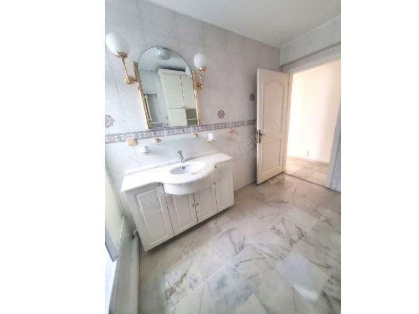 GÖZTEPE BAĞDAT CADDESİ NE YAKIN BAKIMLI BİNADA 180 M2 4+1 DAİRE