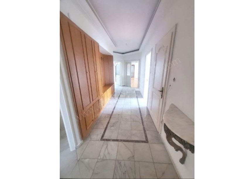 GÖZTEPE BAĞDAT CADDESİ NE YAKIN BAKIMLI BİNADA 180 M2 4+1 DAİRE