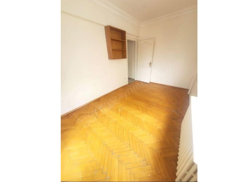GÖZTEPE BAĞDAT CADDESİ NE YAKIN BAKIMLI BİNADA 180 M2 4+1 DAİRE