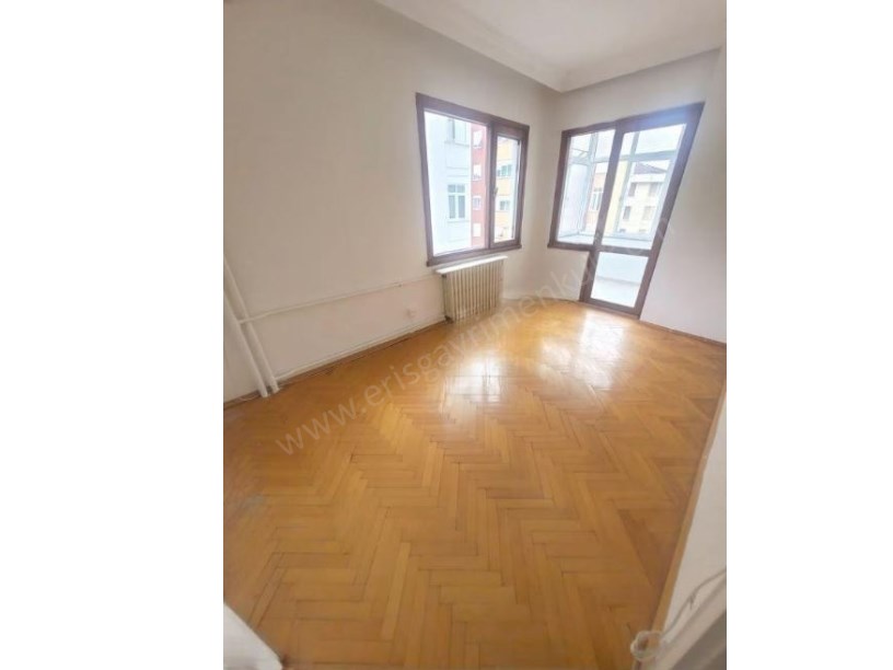 GÖZTEPE BAĞDAT CADDESİ NE YAKIN BAKIMLI BİNADA 180 M2 4+1 DAİRE