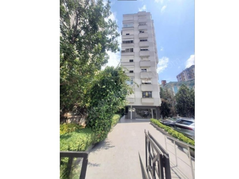 GÖZTEPE BAĞDAT CADDESİ NE YAKIN BAKIMLI BİNADA 180 M2 4+1 DAİRE