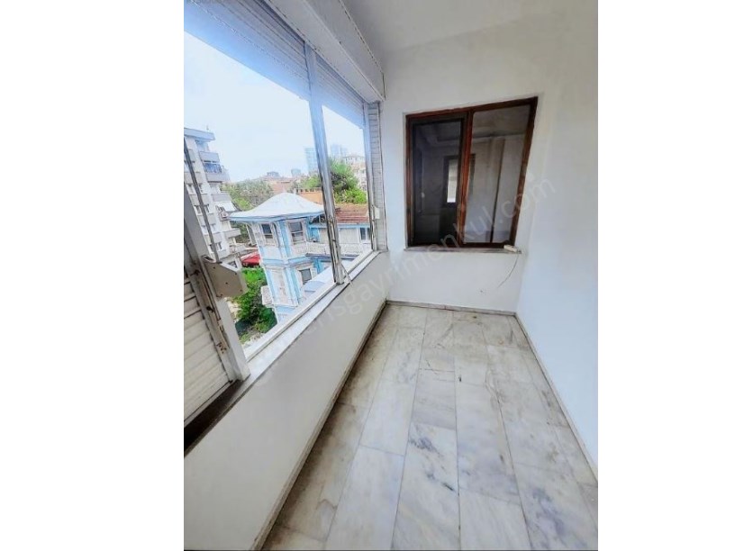 GÖZTEPE BAĞDAT CADDESİ NE YAKIN BAKIMLI BİNADA 180 M2 4+1 DAİRE