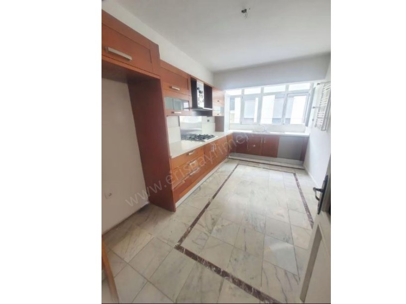 GÖZTEPE BAĞDAT CADDESİ NE YAKIN BAKIMLI BİNADA 180 M2 4+1 DAİRE