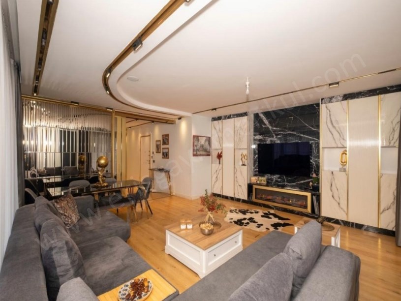 İSTANBUL KADIKÖY CADDEBOSTANDA 118 M2 NET 3+1 GENİŞ BALKONLU SATILIK DAİRE