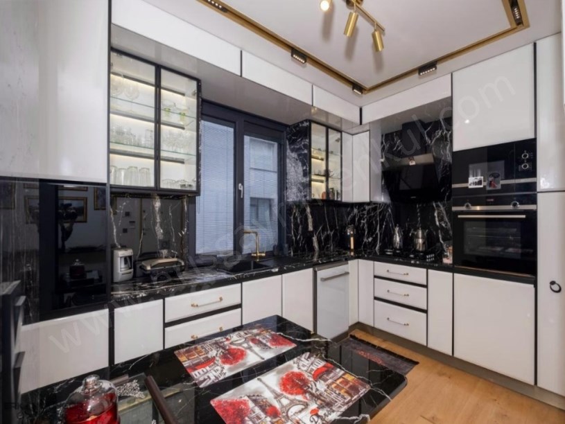 İSTANBUL KADIKÖY CADDEBOSTANDA 118 M2 NET 3+1 GENİŞ BALKONLU SATILIK DAİRE