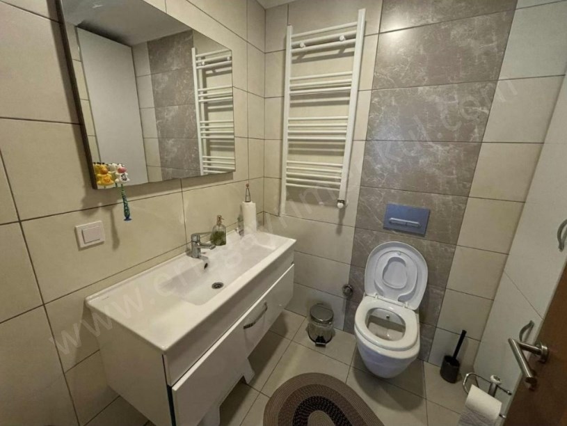 İSTANBUL KADIKÖY KOZYATAĞInda Sitede Satılık 120 m2 Net 4+1