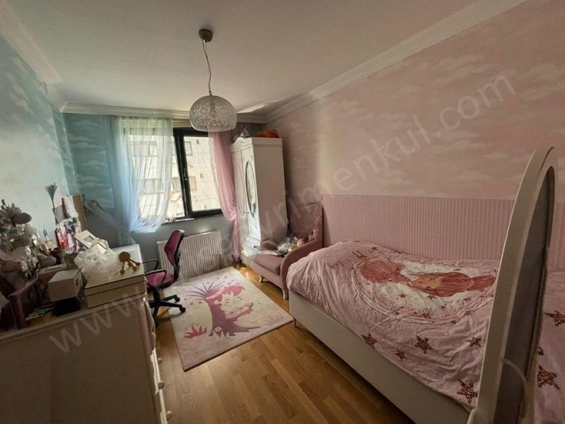 İSTANBUL KADIKÖY KOZYATAĞInda Sitede Satılık 120 m2 Net 4+1