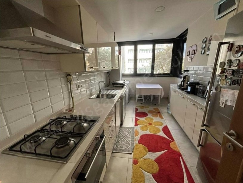 İSTANBUL KADIKÖY KOZYATAĞInda Sitede Satılık 120 m2 Net 4+1