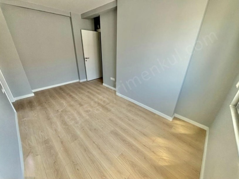 İSTANBUL KADIKOÖY ÖMERPAŞADA BAĞDATA YAKIN 125M2 3+1 SIFIR BALKONLU