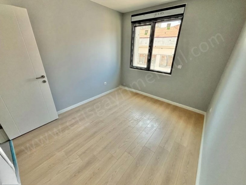 İSTANBUL KADIKOÖY ÖMERPAŞADA BAĞDATA YAKIN 125M2 3+1 SIFIR BALKONLU