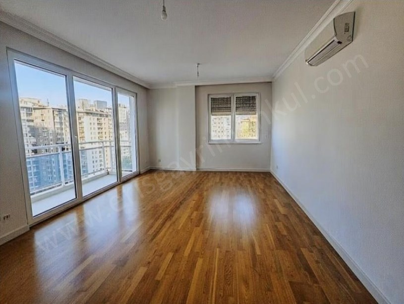 KOZYATAĞINDA SATILIK 3+1 MİNİBÜSE 1.PARALEL 8 YAŞINDA 87 M2 NET BALKONLU FIRSAT DAİRE