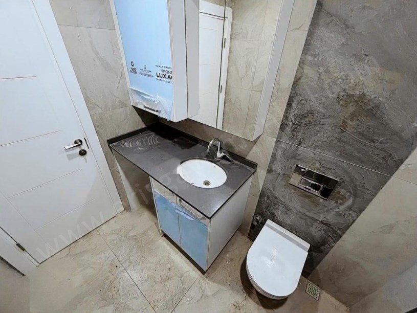 İSTANBUL KADIKÖY BOSTANCI MAH. MİNİBÜSE 2.BİNADA SIFIR MARMARAYA YAKIN 94m2 NET