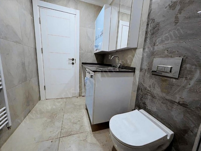 İSTANBUL KADIKÖY BOSTANCI MAH. MİNİBÜSE 2.BİNADA SIFIR MARMARAYA YAKIN 94m2 NET