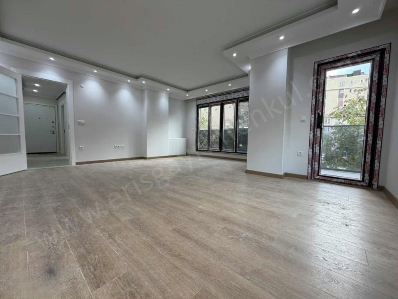 İSTANBUL KADIKÖY BOSTANCI MAH. MİNİBÜSE 2.BİNADA SIFIR MARMARAYA YAKIN 94m2 NET