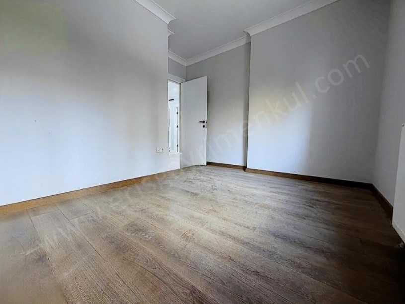 İSTANBUL KADIKÖY BOSTANCI MAH. MİNİBÜSE 2.BİNADA SIFIR MARMARAYA YAKIN 94m2 NET