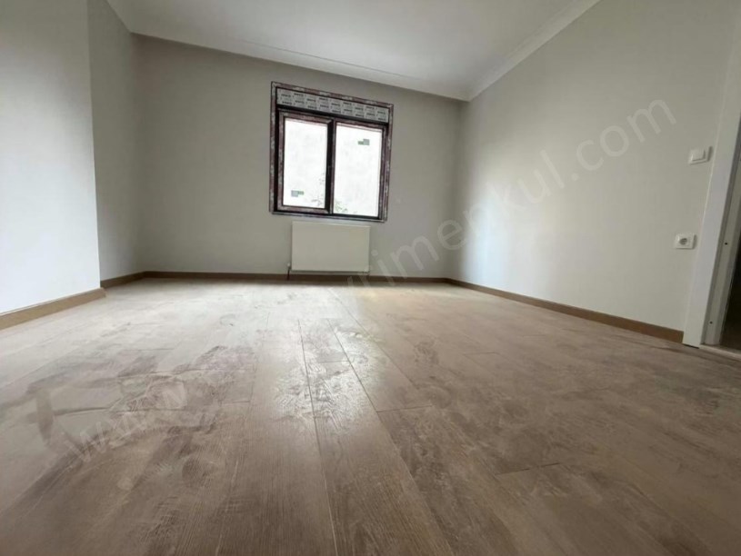 İSTANBUL KADIKÖY BOSTANCI MAH. MİNİBÜSE 2.BİNADA SIFIR MARMARAYA YAKIN 94m2 NET