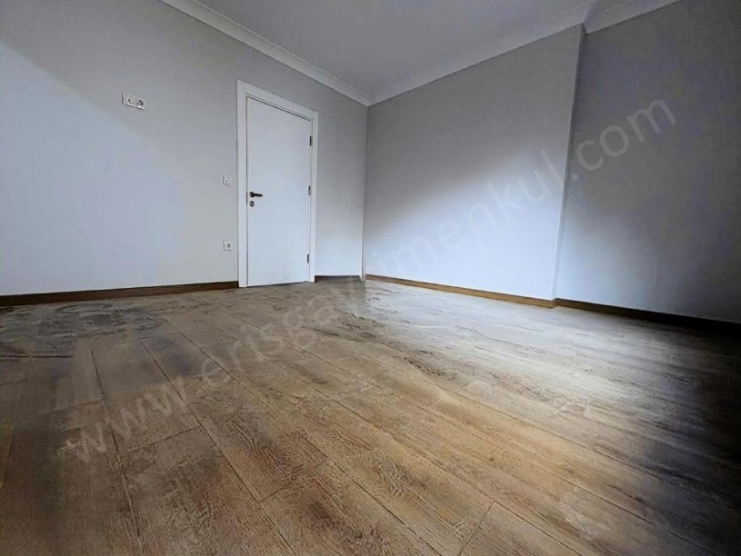 İSTANBUL KADIKÖY BOSTANCI MAH. MİNİBÜSE 2.BİNADA SIFIR MARMARAYA YAKIN 94m2 NET