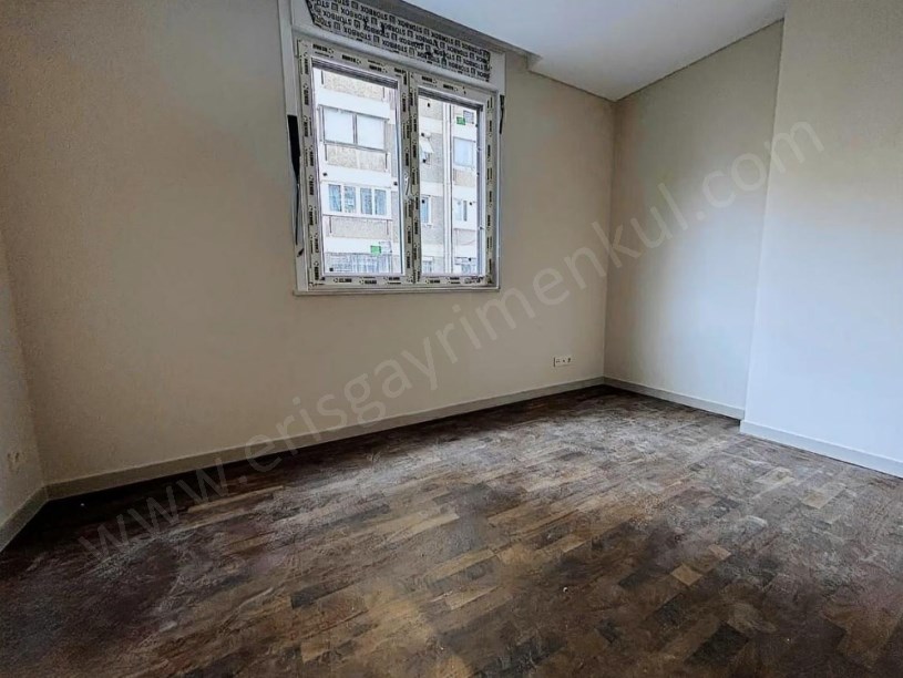 İSTANBUL KADIKÖY  BOSTANCI DA BÜYÜK 2+1 FERAH DAİRE