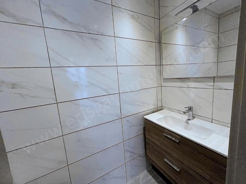 İSTANBUL KADIKÖY  BOSTANCI DA BÜYÜK 2+1 FERAH DAİRE