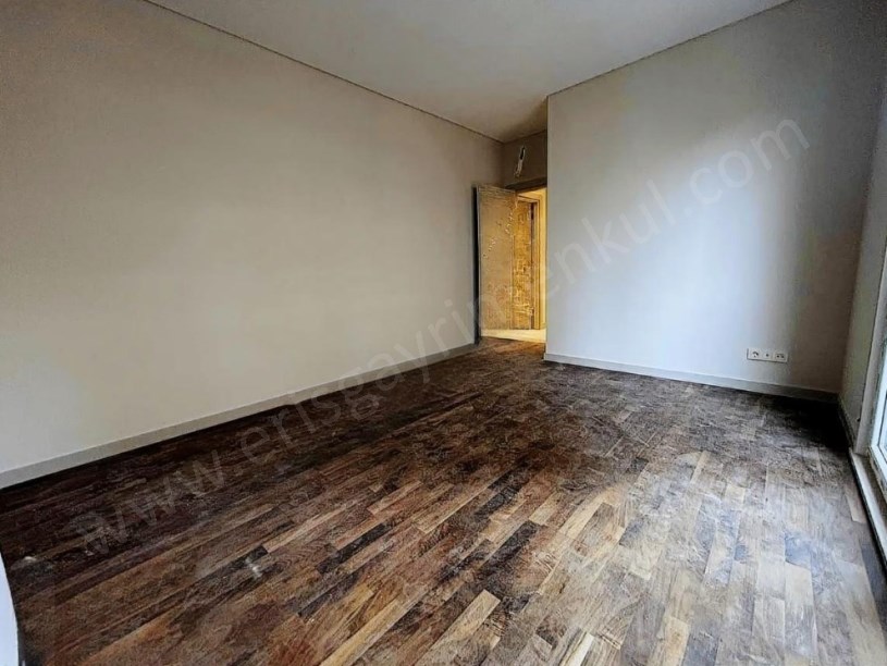 İSTANBUL KADIKÖY  BOSTANCI DA BÜYÜK 2+1 FERAH DAİRE