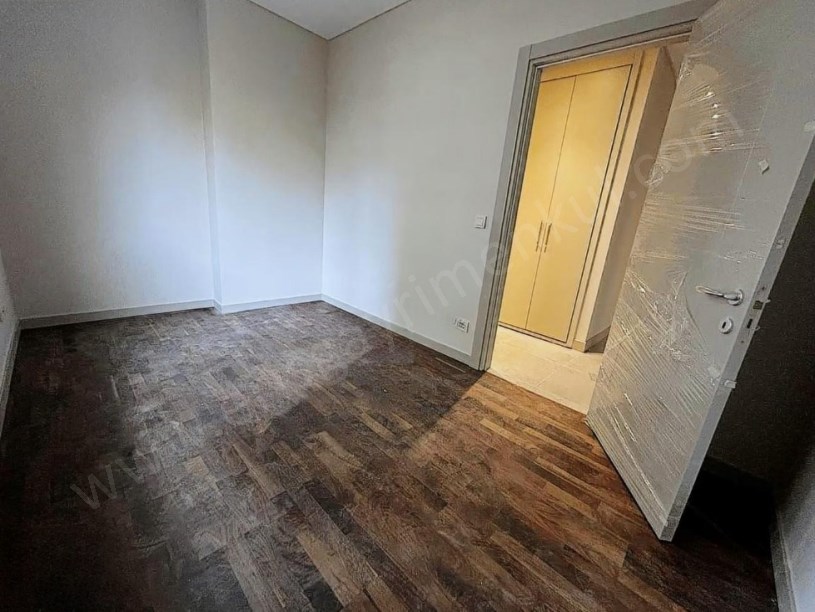 İSTANBUL KADIKÖY  BOSTANCI DA BÜYÜK 2+1 FERAH DAİRE