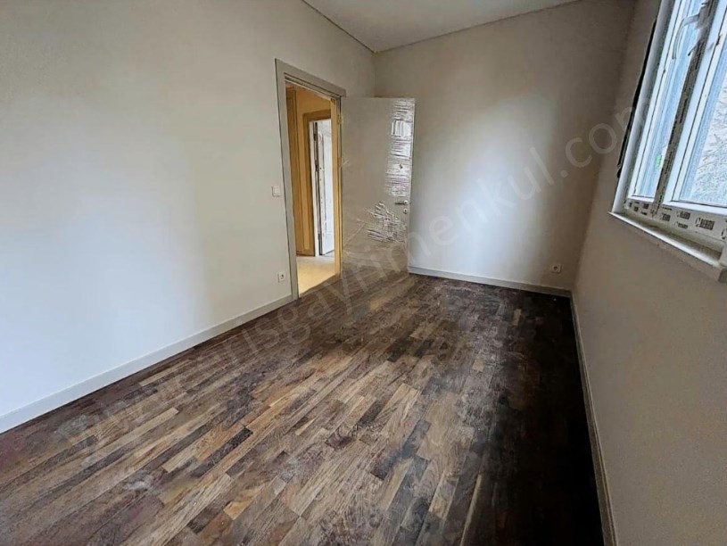 İSTANBUL KADIKÖY  BOSTANCI DA BÜYÜK 2+1 FERAH DAİRE