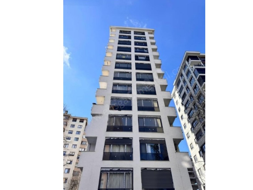 İSTANBUL KADIKÖY GÖZTEPEDE MİNİBÜSE 3.BİNA 90M2NET 3+1 SIFIR