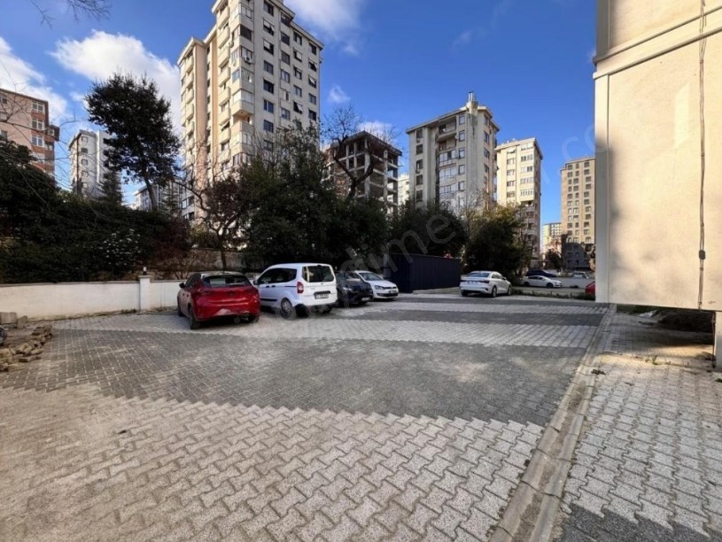 İSTANBUL KADIKÖY GÖZTEPEDE MİNİBÜSE 3.BİNA 90M2NET 3+1 SIFIR