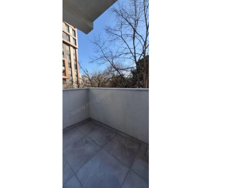 İSTANBUL KADIKÖY GÖZTEPEDE MİNİBÜSE 3.BİNA 90M2NET 3+1 SIFIR