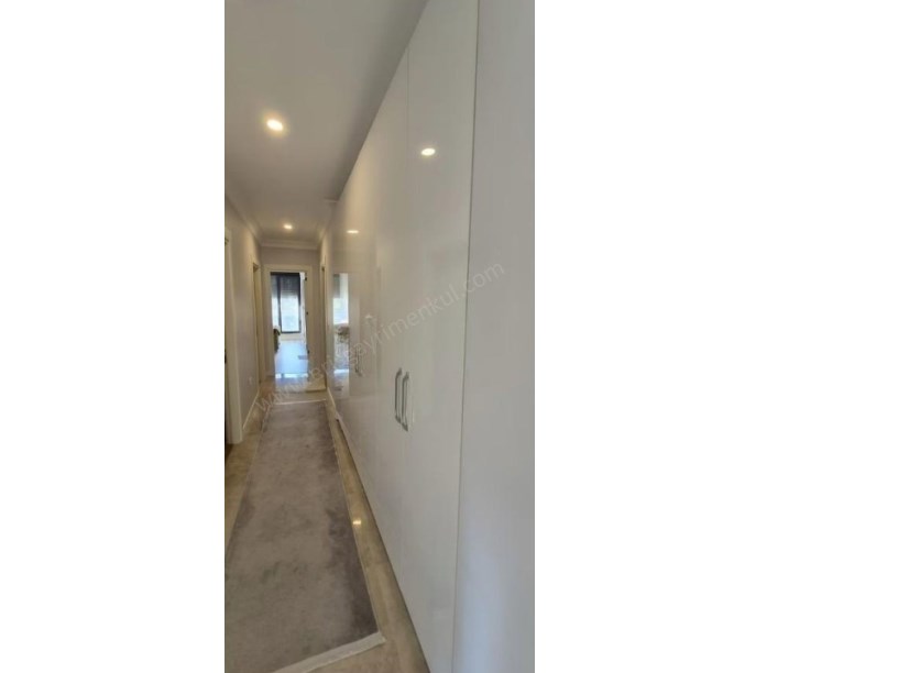 İSTANBUL KADIKÖY GÖZTEPEDE MİNİBÜSE 3.BİNA 90M2NET 3+1 SIFIR