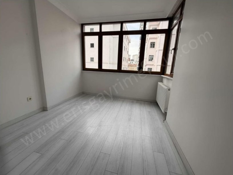 İSTANBUL KADIKÖY BOSTANCI MAH. YENİ BİNADA 2+1 ARAKAT FIRSAT DAİRE