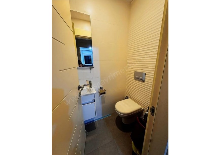 İSTANBUL KADIKÖY Feneryolunda Balkonlu, Kapalı Mutfaklı 2+1 Daire