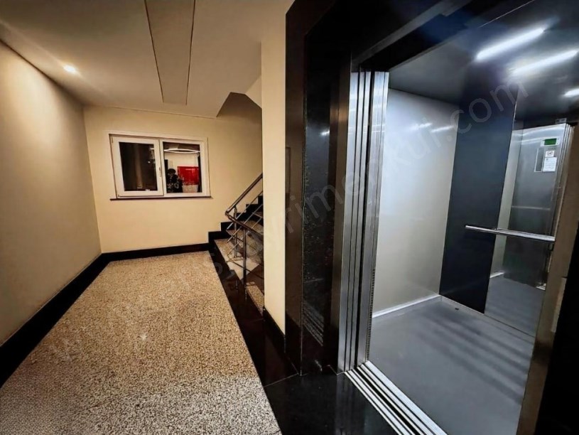 İSTANBUL KADIKÖY Feneryolunda Balkonlu, Kapalı Mutfaklı 2+1 Daire