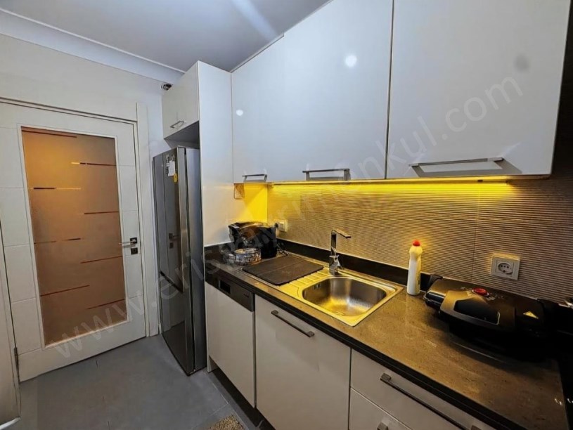 İSTANBUL KADIKÖY Feneryolunda Balkonlu, Kapalı Mutfaklı 2+1 Daire