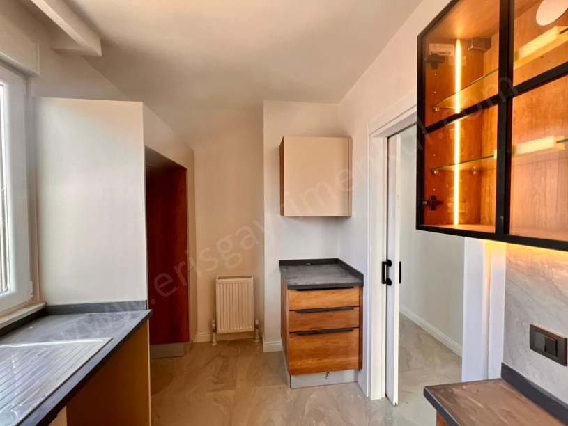 KOZYATAĞI METRO YAKINI GÜNEY CEPHE BALKONLU KOMBİLİ 2+1 DAİRE KADIKÖY İSTANBUL