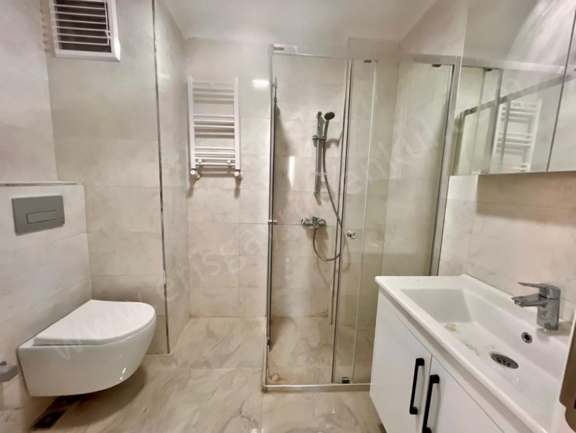 KOZYATAĞI METRO YAKINI GÜNEY CEPHE BALKONLU KOMBİLİ 2+1 DAİRE KADIKÖY İSTANBUL