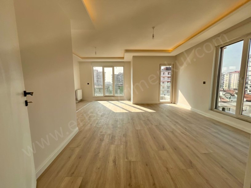 KOZYATAĞI METRO YAKINI GÜNEY CEPHE BALKONLU KOMBİLİ 2+1 DAİRE KADIKÖY İSTANBUL