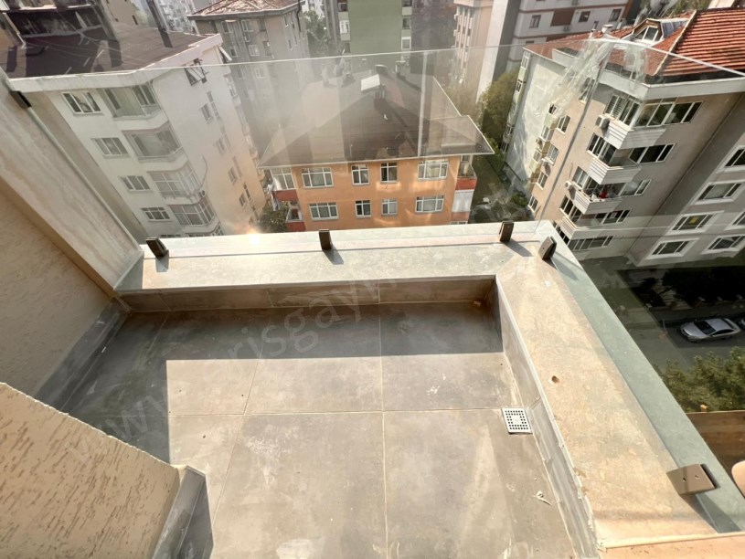 KOZYATAĞI METRO YAKINI GÜNEY CEPHE BALKONLU KOMBİLİ 2+1 DAİRE KADIKÖY İSTANBUL