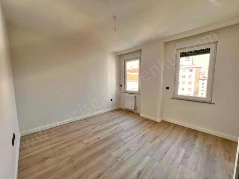 KOZYATAĞI METRO YAKINI GÜNEY CEPHE BALKONLU KOMBİLİ 2+1 DAİRE KADIKÖY İSTANBUL