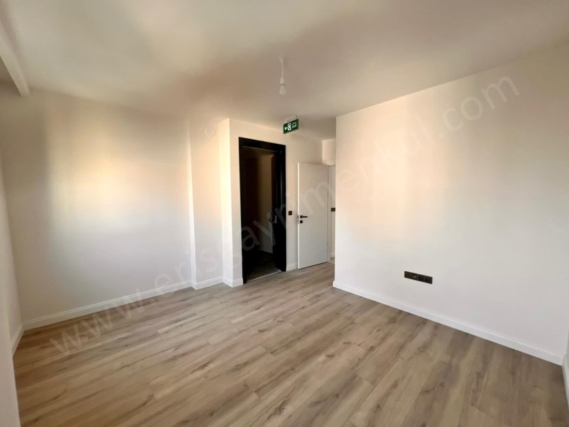 KOZYATAĞI METRO YAKINI GÜNEY CEPHE BALKONLU KOMBİLİ 2+1 DAİRE KADIKÖY İSTANBUL