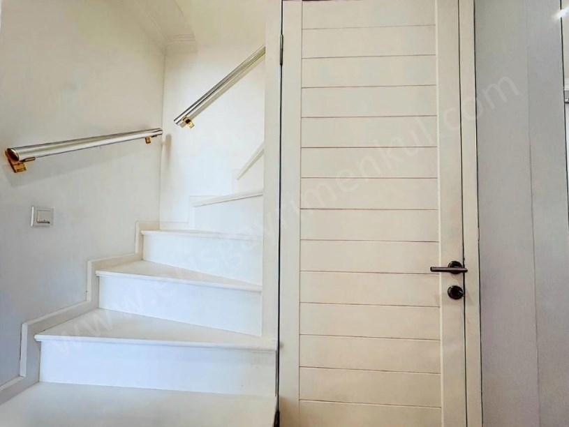 2017 Yapımı Binada Çift Balkonlu, Teraslı, E. Banyolu 215m2 4+2 Fırsat Daire