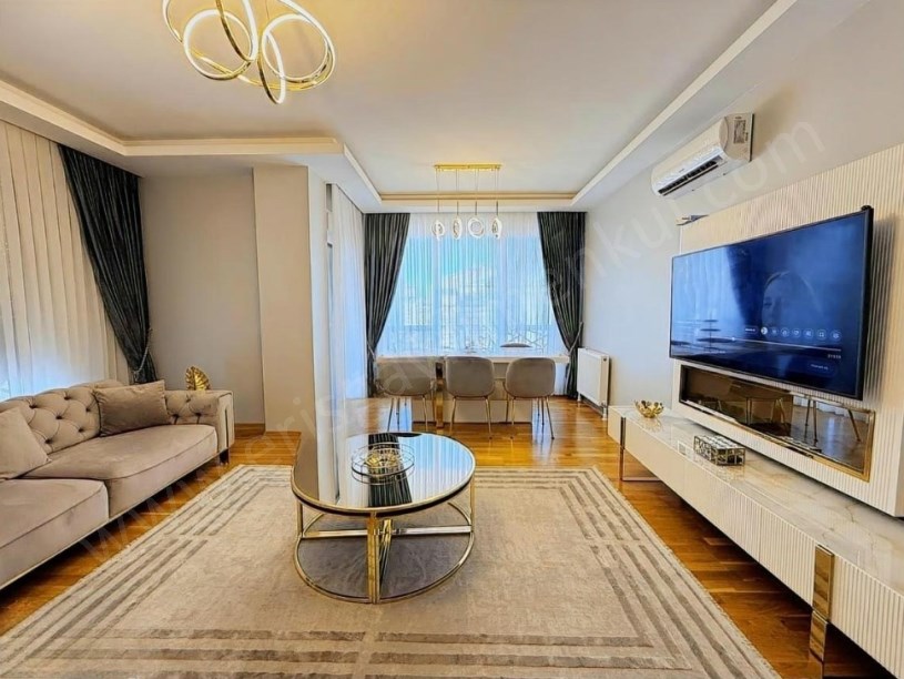 2017 Yapımı Binada Çift Balkonlu, Teraslı, E. Banyolu 215m2 4+2 Fırsat Daire