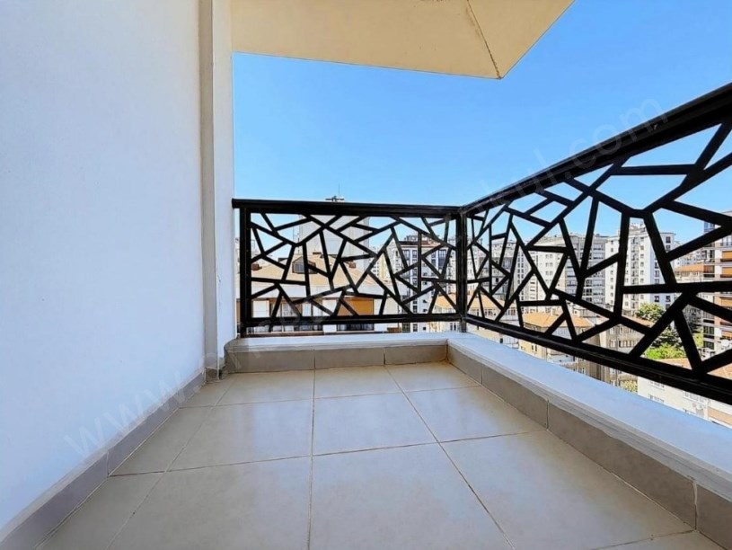 2017 Yapımı Binada Çift Balkonlu, Teraslı, E. Banyolu 215m2 4+2 Fırsat Daire