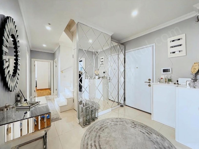 2017 Yapımı Binada Çift Balkonlu, Teraslı, E. Banyolu 215m2 4+2 Fırsat Daire